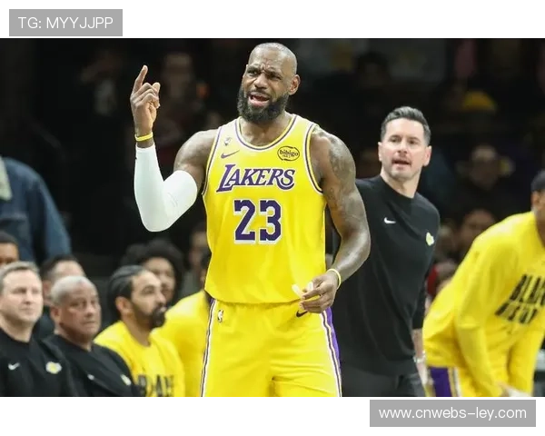 湖人124-104大胜独行侠，詹姆斯三双助球队重返西部第五